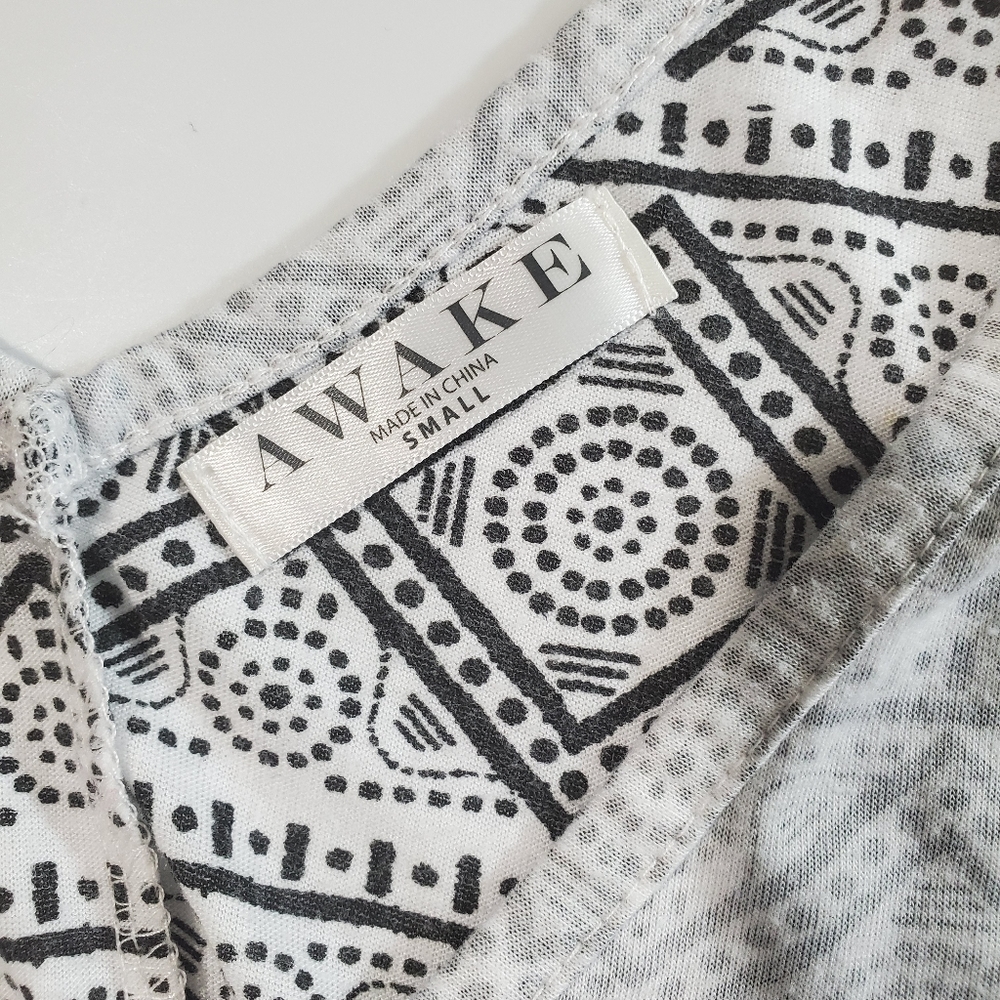 Awake White Geometric Pattern Tank Top - Picture 4 of 5